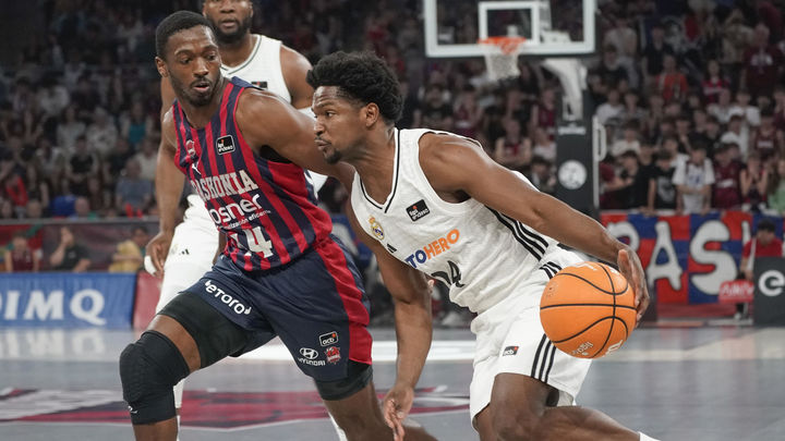 Andrés Feliz ante el Baskonia / EFE