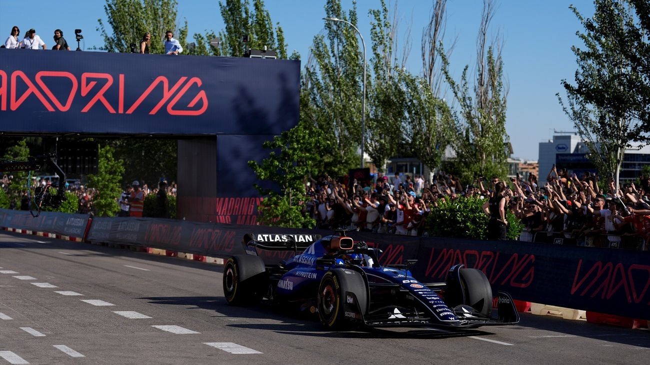 90.000 fans vibran con la exhibición de Carlos Sainz en el Madring: "Con pole y victoria en Madrid me retiro por la puerta grande"