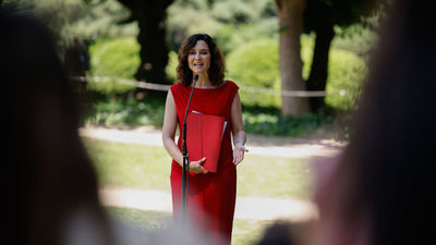 Ayuso defiende su plante por el pinganillo:  quieren "hacernos sentir extranjeros" en España