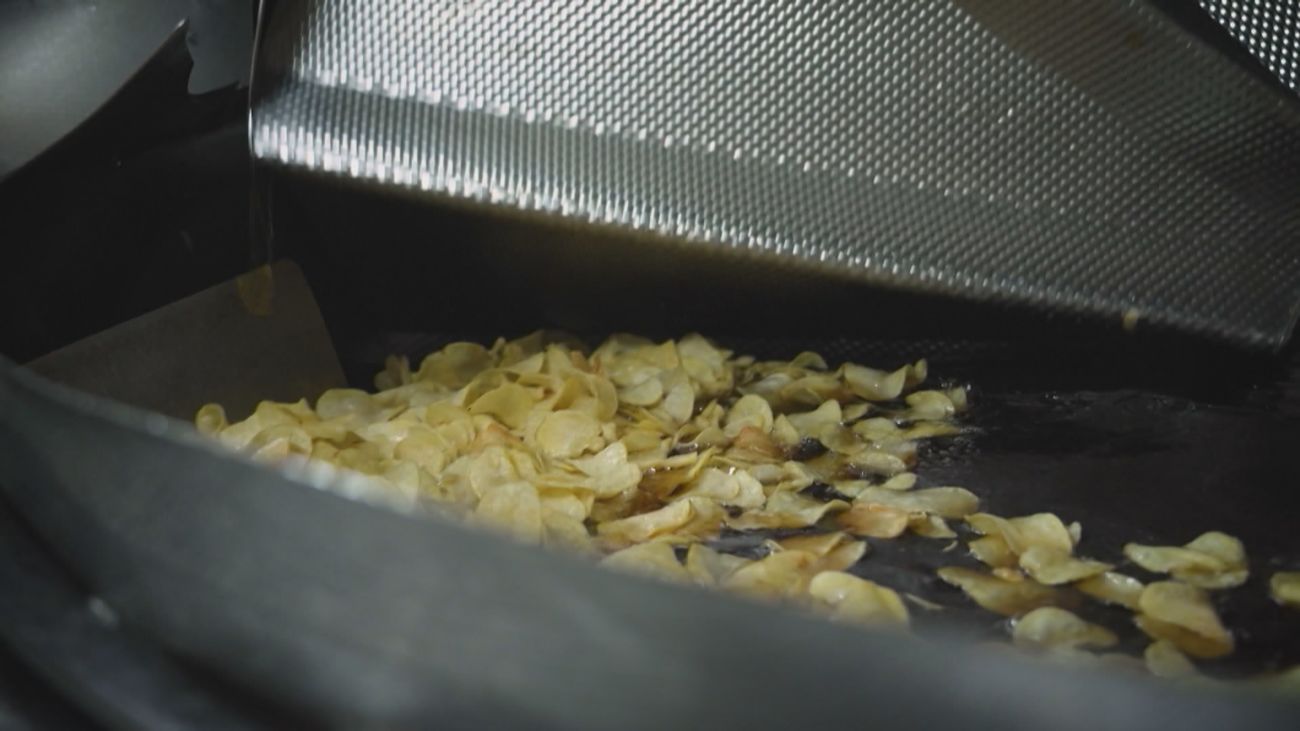 Así se fabrican las patatas fritas tradicionales en Torrejón de Ardoz