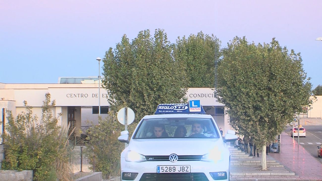 Denuncian colapso en el centro de exámenes de la DGT en Móstoles