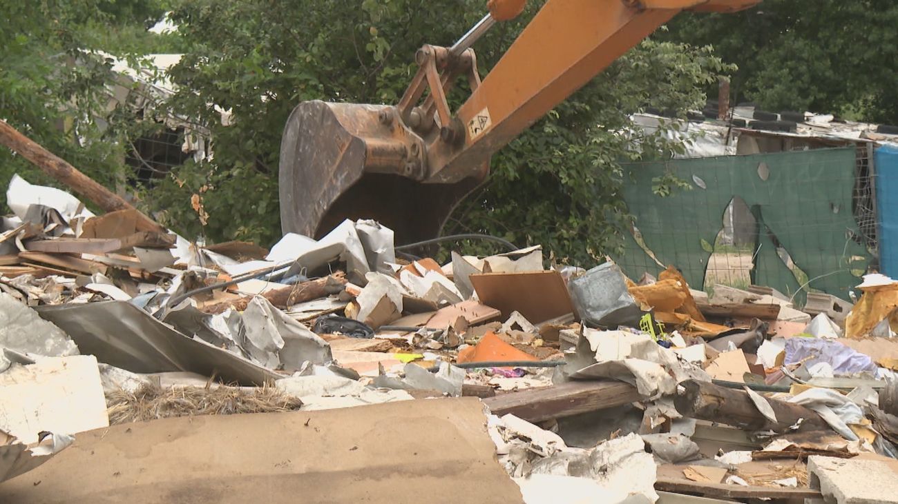 Comienza el derribo de las infraviviendas del poblado de las Sabinas