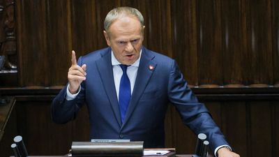 Tusk supera la moción de confianza en Polonia y continúa como primer ministro