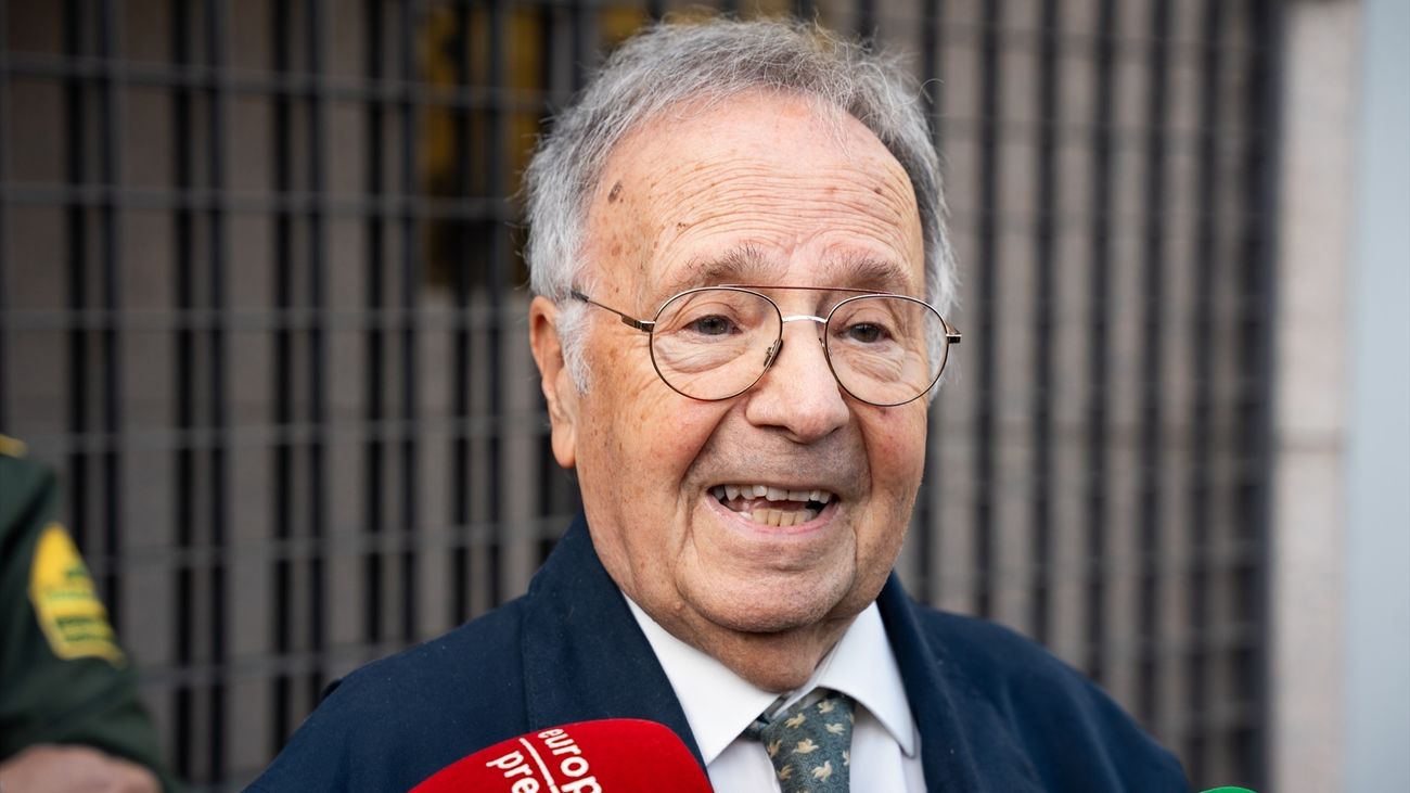 Manos Limpias denuncia que en las saunas del suegro de Sánchez se grabó a ministros