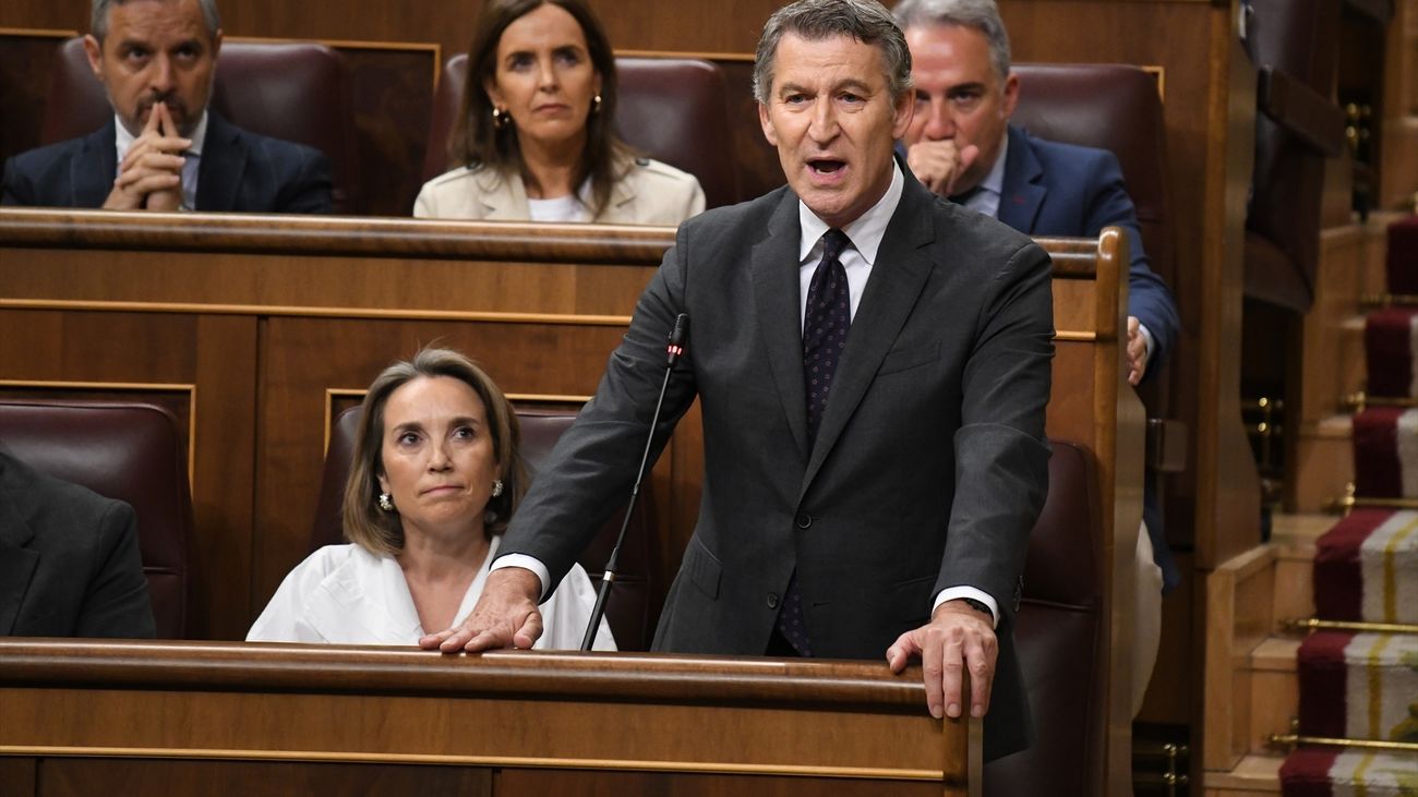 Feijóo denuncia el "revelador silencio" de Sánchez sobre el fiscal general y Cerdán y el presidente le ataca con Mazón