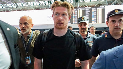 De Bruyne desata la locura en su llegada a Roma para firmar por el Nápoles
