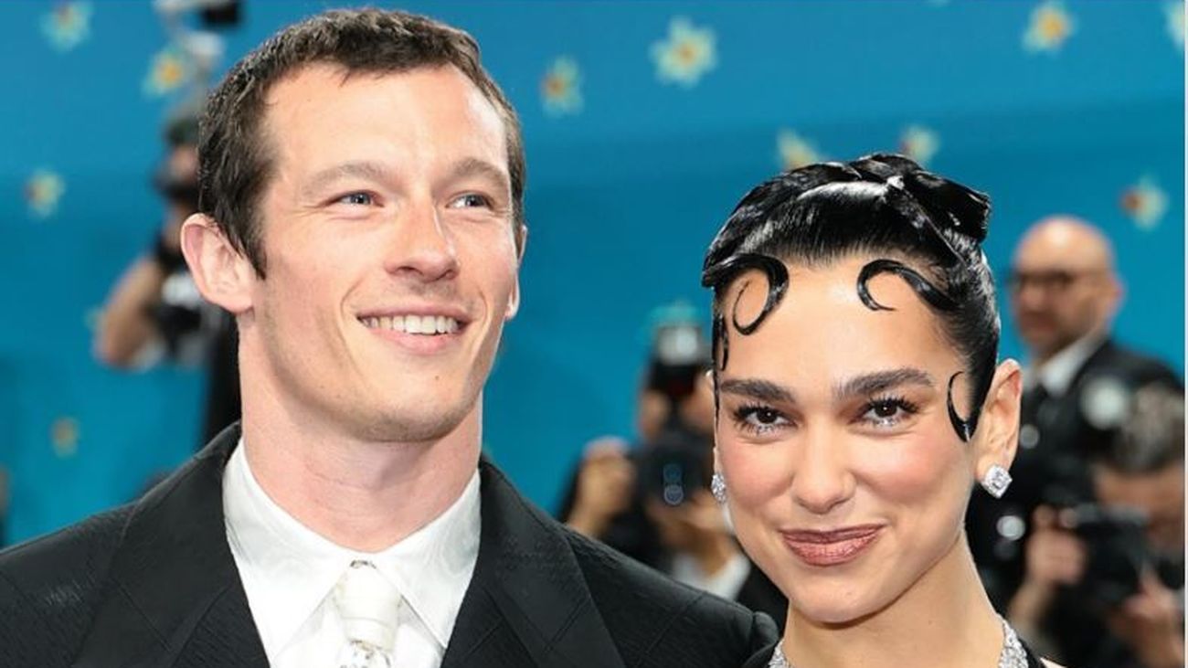 Callum Turner y Dua Lipa