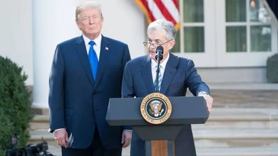 Trump llama "imbécil" a Powell e insiste en que la Fed debe rebajar los tipos