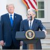 Trump llama "imbécil" a Powell e insiste en que la Fed debe rebajar los tipos
