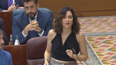 Ayuso augura que "seguirá cayendo gente" en un PSOE dirigido por "la banda del Peugeot"