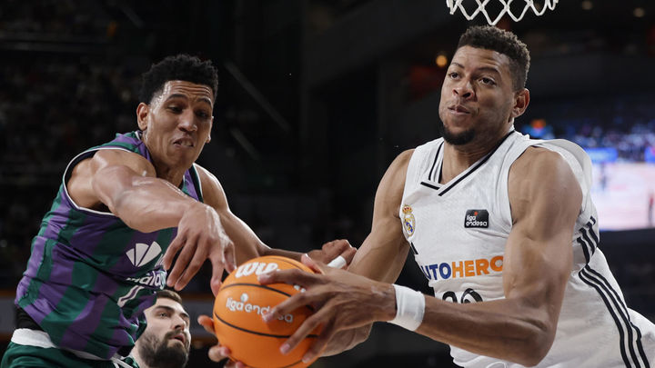 Tavares ante Unicaja / EFE