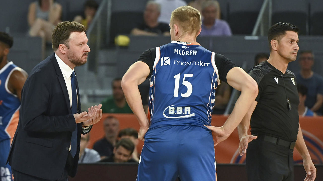 El entrenador del Flexicar Fuenlabrada, Toni Ten, durante la final por el ascenso a la Liga Endesa