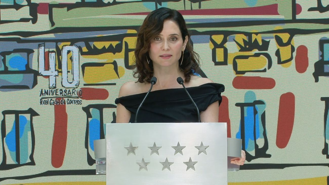 Ayuso preside el acto por los 40 años de la sede de la Comunidad de Madrid: “La Puerta del Sol ha visto de todo y todo lo sabe”