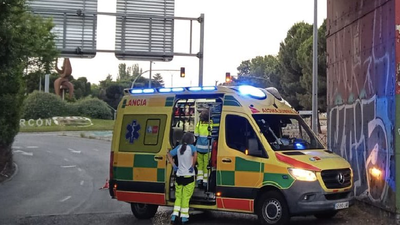 Muere un motorista tras chocar contra el pilar de un puente en Alcorcón