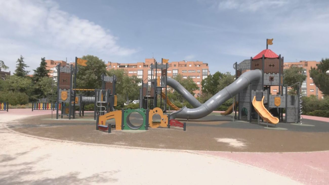 Columpios al sol ¡a casi 50 grados¡ El parque de Sanchinarro, el más caluroso de Madrid capital