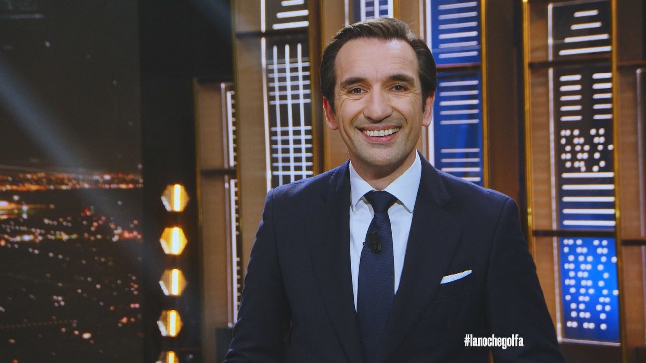 Miguel Lago cierra temporada en La Noche Golfa con un monólogo cargado de sátira