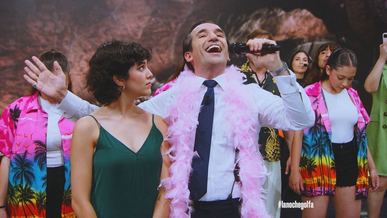 El equipo de “La Noche Golfa” se despide de la temporada  con un número musical