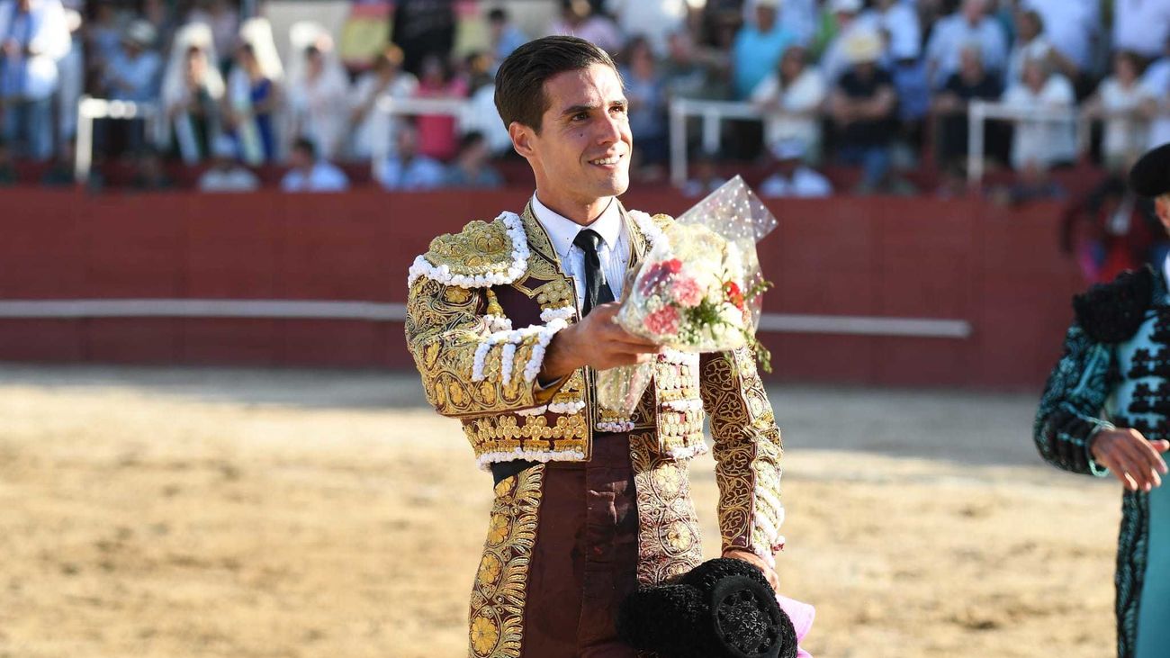 Daniel Crespo corta la única oreja en Navas del Rey en una tarde de pocos argumentos ganaderos