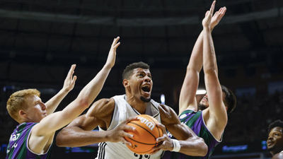 Tavares: "Hay que prepararse para jugar mejor el cuarto partido ante Unicaja"
