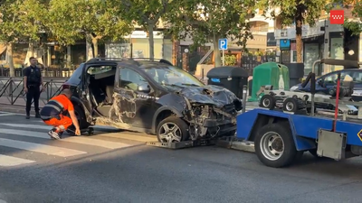 Cinco heridos, uno grave, tras salirse de la vía y chocar contra una valla en Majadahonda