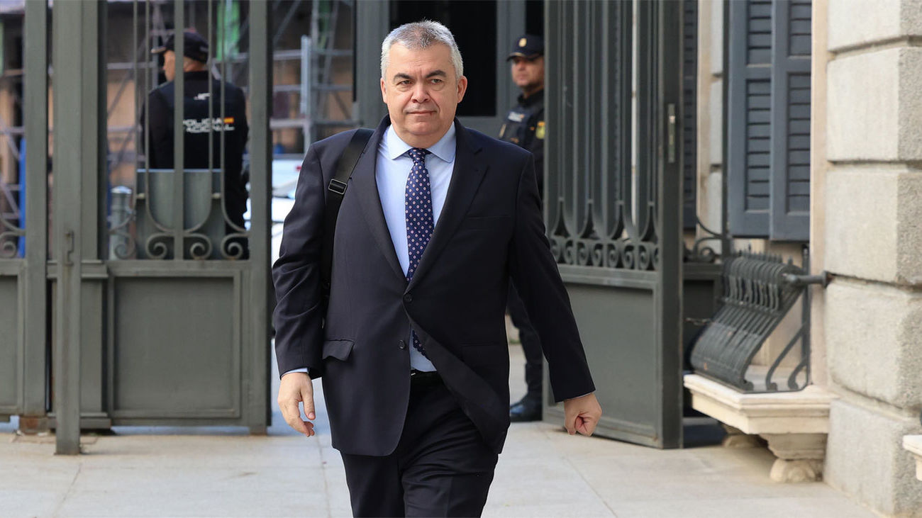 Santos Cerdán saliendo del Congreso