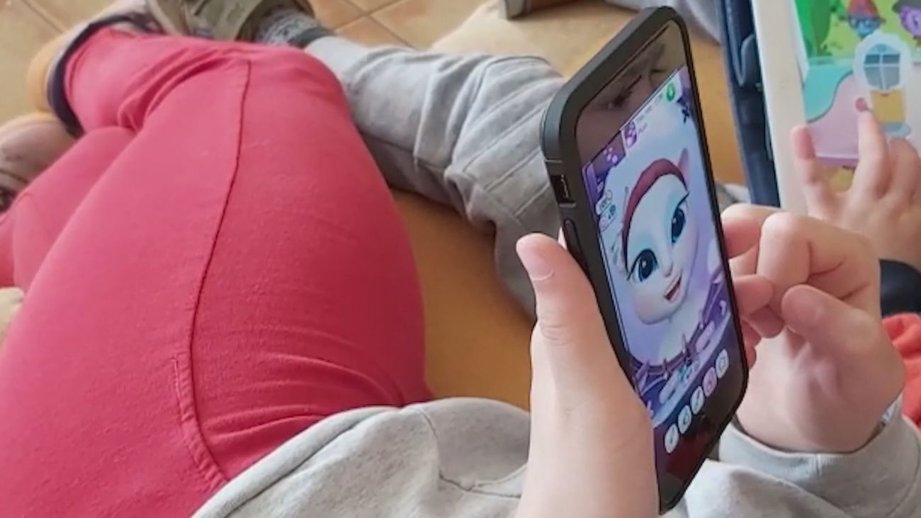 Más pantallas y menos deporte aumentan la obesidad infantil en España