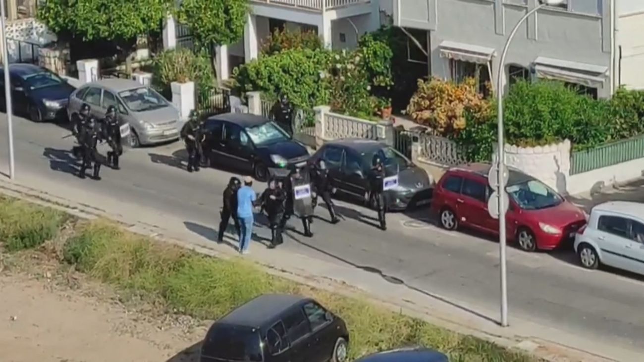 19 detenidos y 3 agentes heridos en una operación contra el top manta en Salou y Reus