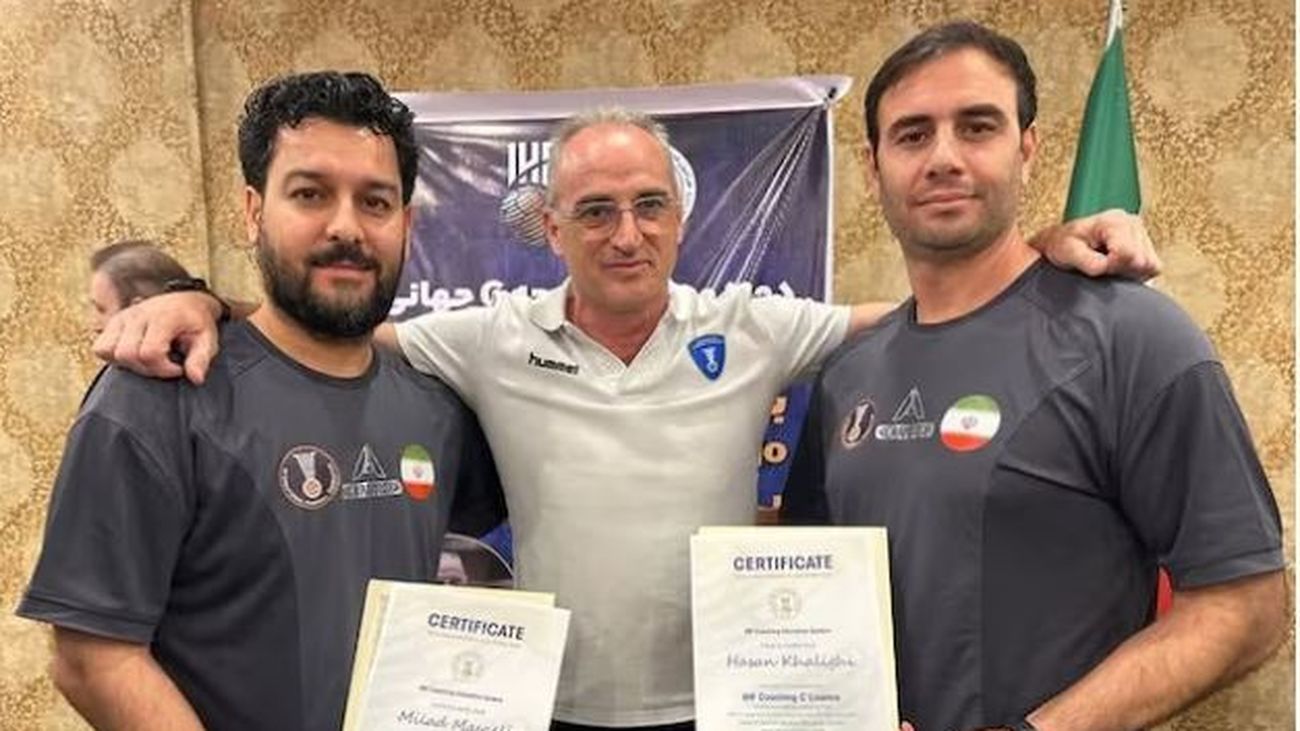 El drama de Rafa Guijosa, seleccionador de balonmano de Irán, atrapado por la guerra