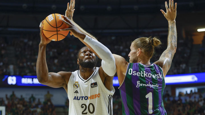 Bruno Fernando ante Unicaja / EFE