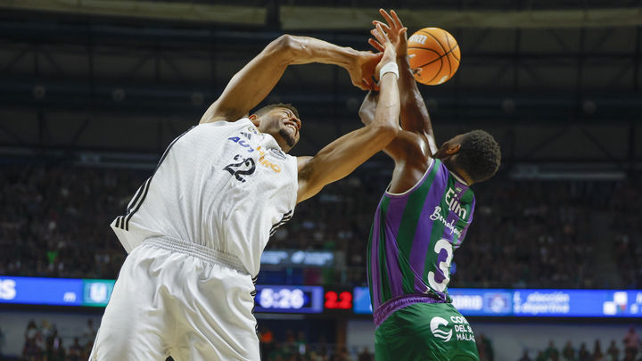 Tavares ante Unicaja / EFE