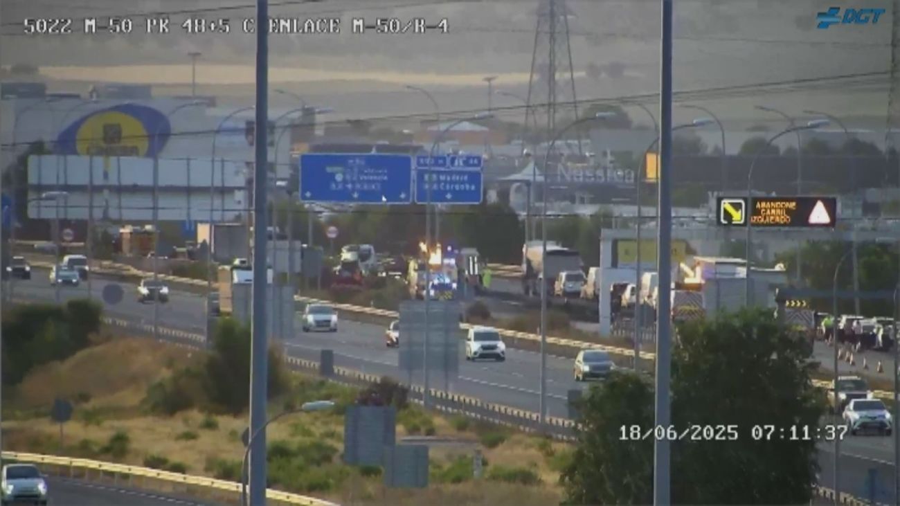 Un accidente causa un kilométrico atasco en la M-50