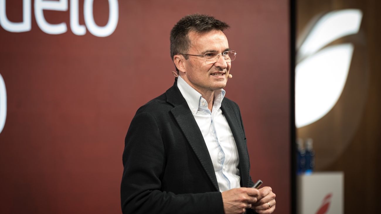 Iberia invertirá 6.000 millones en la próxima década para hacer de Barajas un gran 'hub' europeo