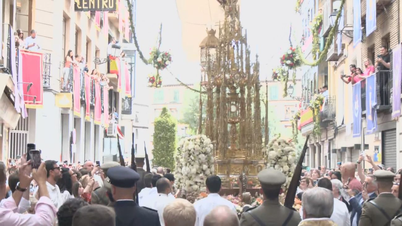 El Corpus Christi de Toledo deslumbra más que el sol en este 2025