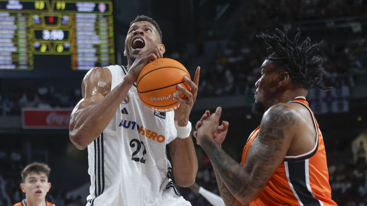 Tavares ante el Valencia Basket / EFE