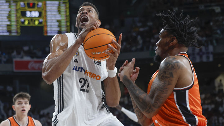 Tavares ante el Valencia Basket / EFE