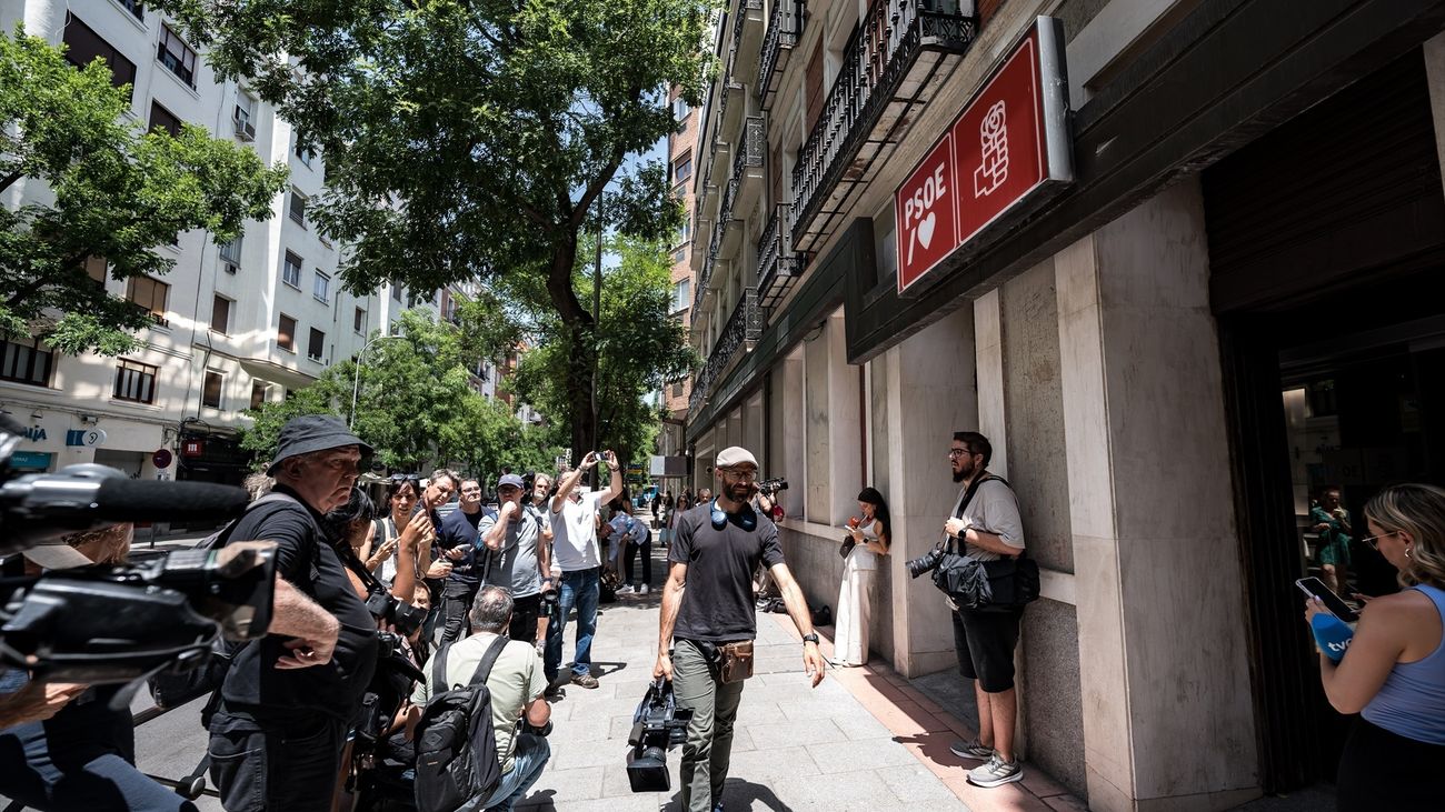 La UCO entra en Ferraz para clonar el correo de Santos Cerdán por orden del juez