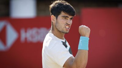 Alcaraz derrota en dos sets a Bautista y se planta en la final de Queen's