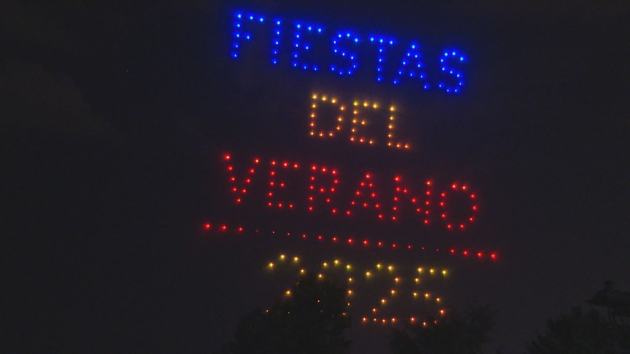 200 drones iluminan el cielo de Móstoles en su fin de fiestas