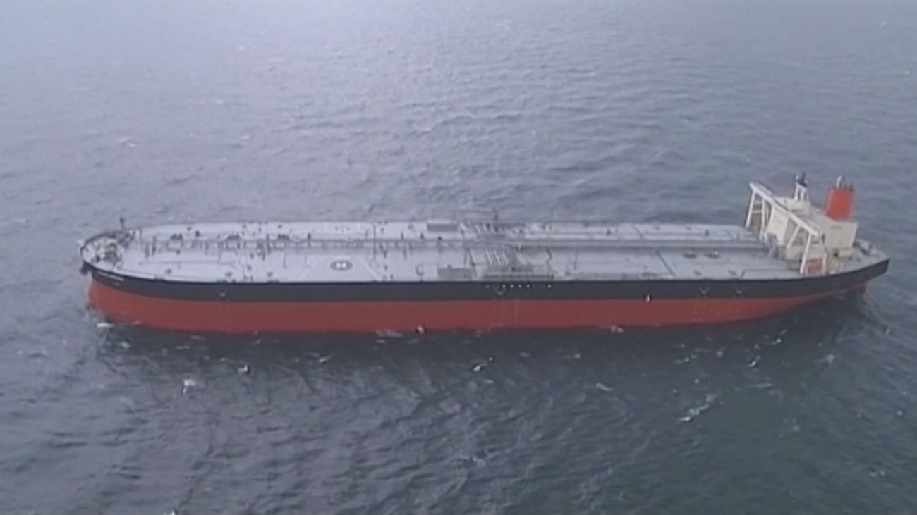 El Parlamento iraní pide el cierre del estrecho de Ormuz, por el que pasa el 20% del petróleo mundial