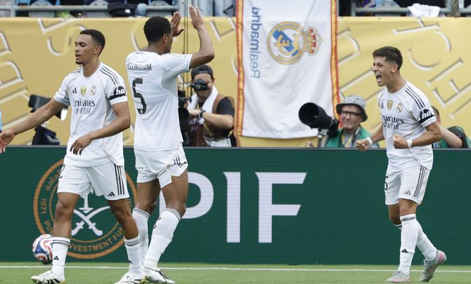 Alexander-Arnold, Bellingham y Guler / EFE