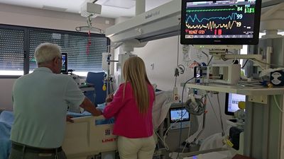 El 12 de octubre avanza en la humanización de la UCI de adultos permitiendo las visitas las 24 horas