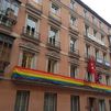 Anulada la retirada de la bandera LGTBI de los balcones del edificio de grupos municipales del Ayuntamiento de Madrid