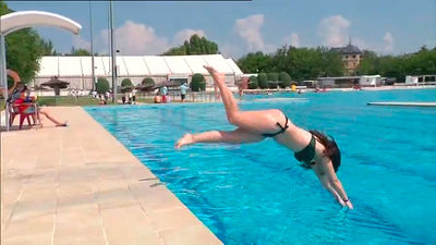 'Con cabeza sí, de cabeza no', los peligros de las zambullidas en verano