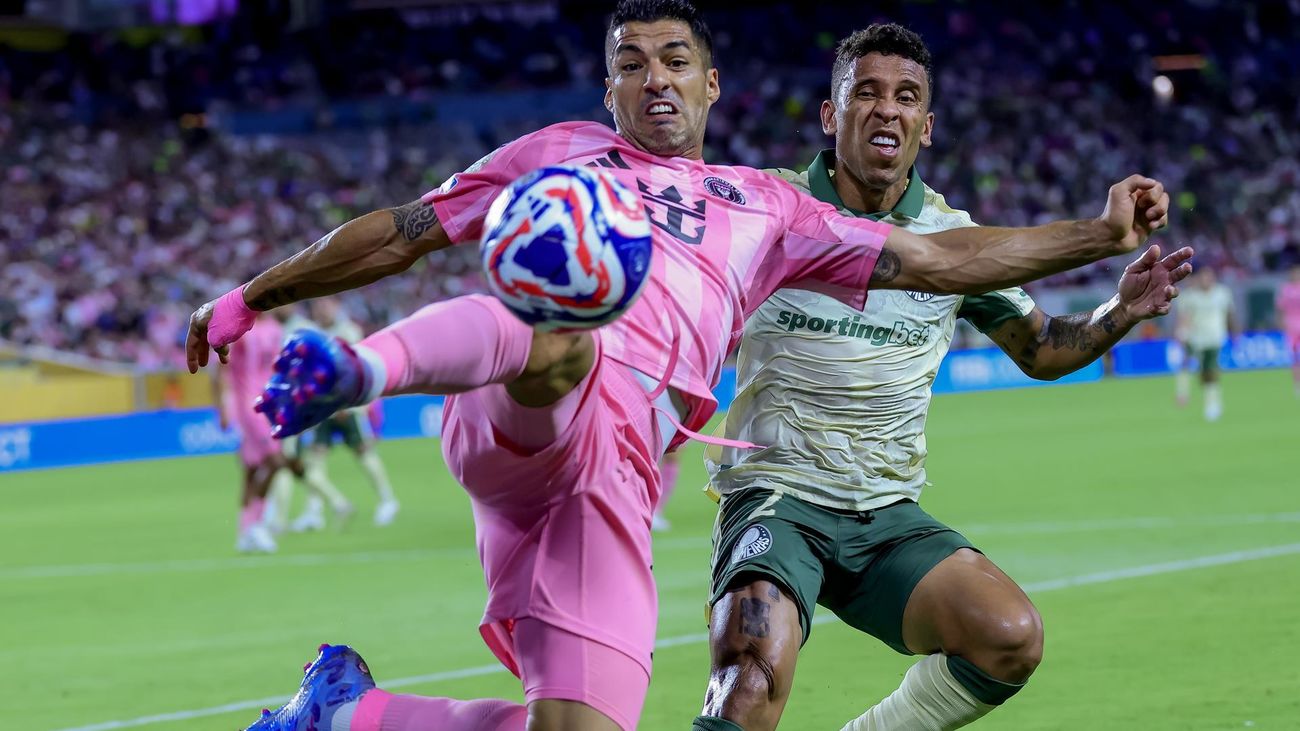 Luis Suárez ante el Palmeiras