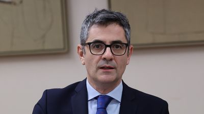 El juez Peinado propone al Supremo investigar a Bolaños por malversación y falso testimonio