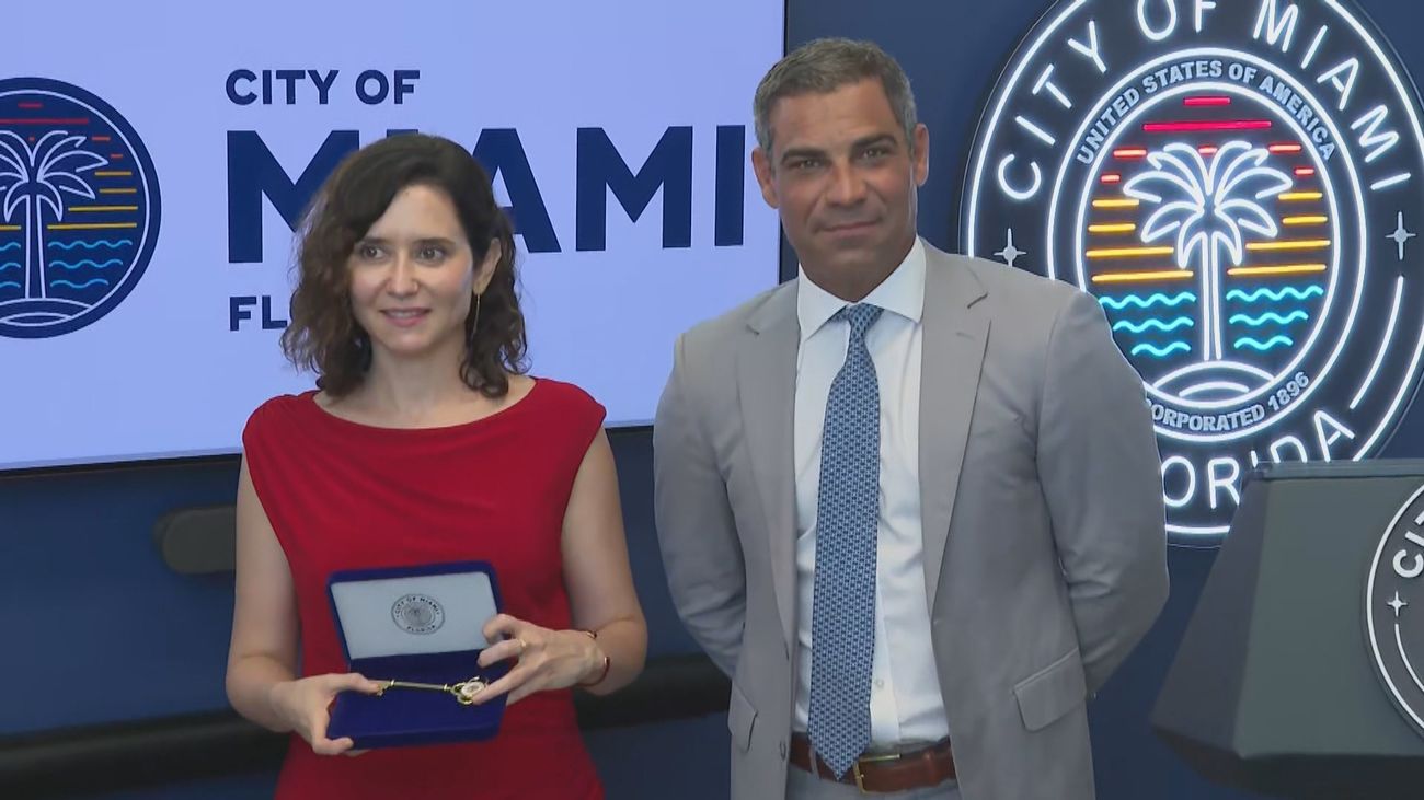 Ayuso recibe la llave de la ciudad de Miami y reitera su rechazo a "las imposiciones y las políticas tiranas"
