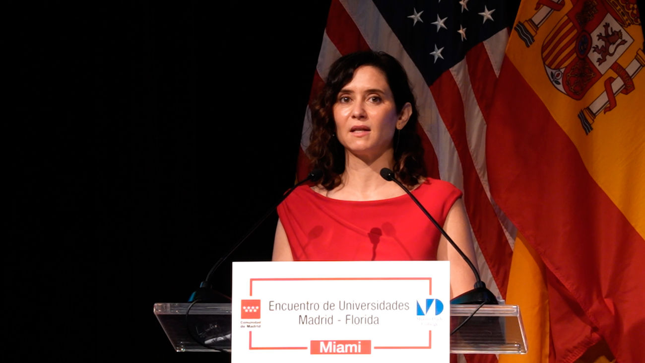 Ayuso anuncia un programa para incorporar profesores visitantes a las universidades públicas madrileñas