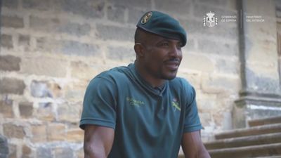 Un camerunés rescatado por la Guardia Civil al emigrar a España entra en la Benemérita