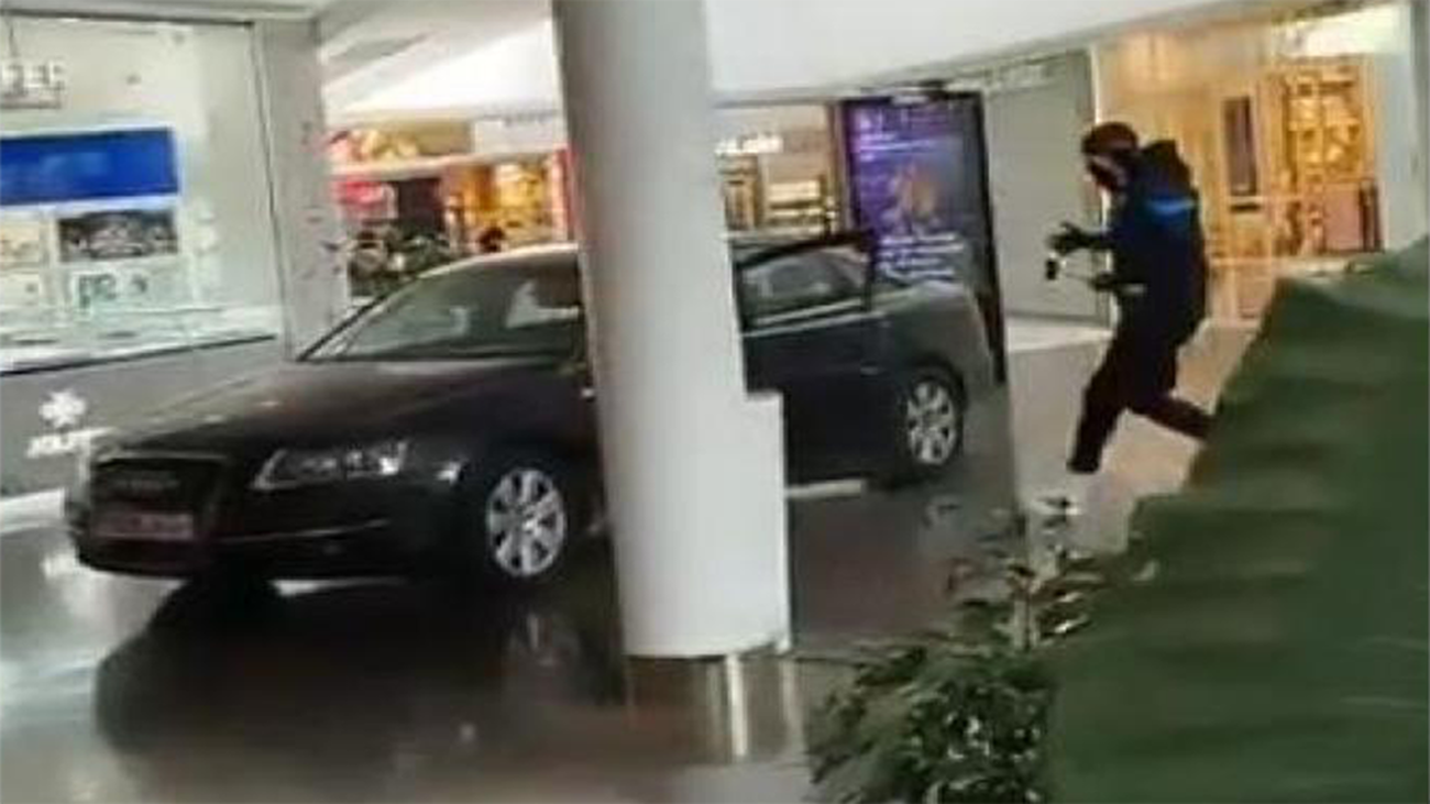 Robo de película: dos atracadores asaltan una joyería a mazazos en Parquesur