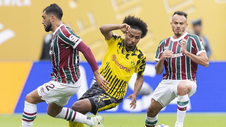 Dortmund gana al Ulsan y Fuminense empata con el Mamelodi